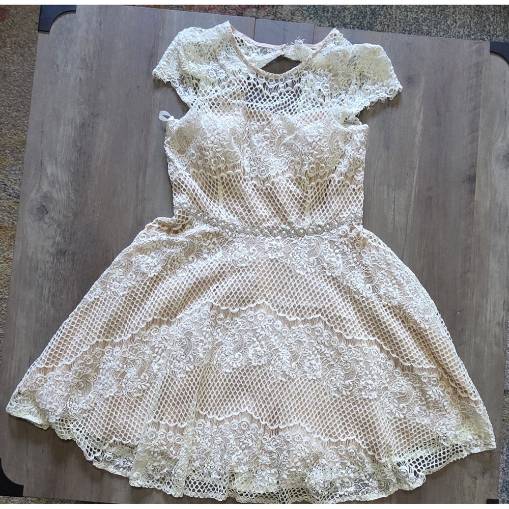 City Triangles White Lace Dress W/ Rhinestone Waist Accent Fit & Flare Women 10